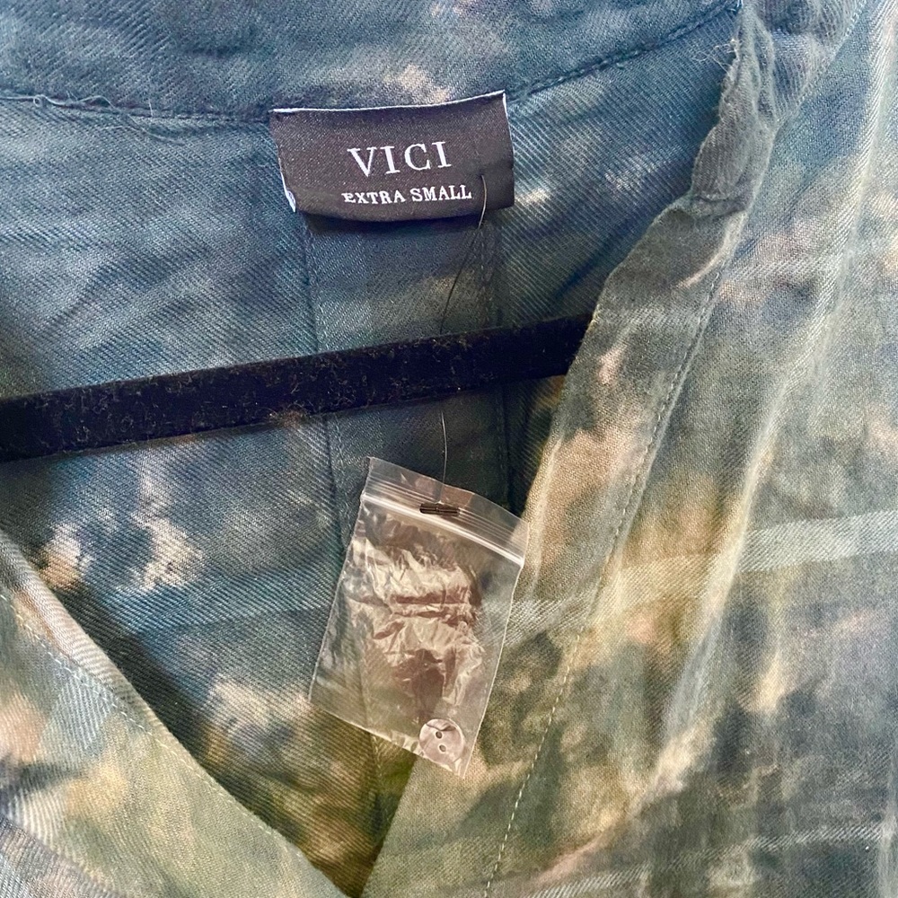 NWT VICI Sea Cliff Cotton Tie Dye Plaid Top Blue Green Size XS - Picture 5 of 14